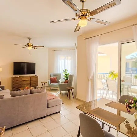 Mediterranean Family Escape At Regina Gardens Apartman Paphos