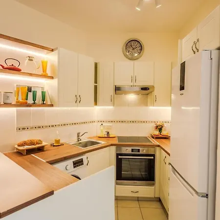 Mediterranean Family Escape At Regina Gardens Apartament