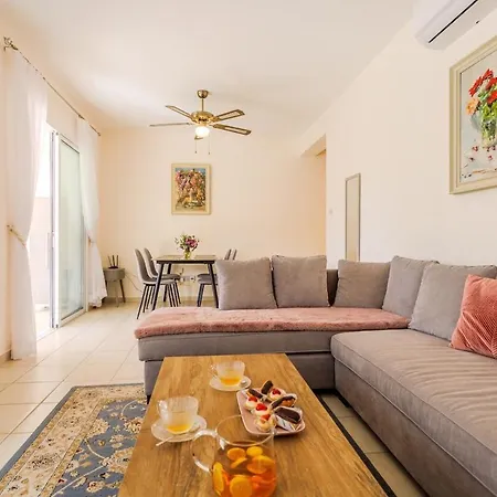 Mediterranean Family Escape At Regina Gardens Apartman